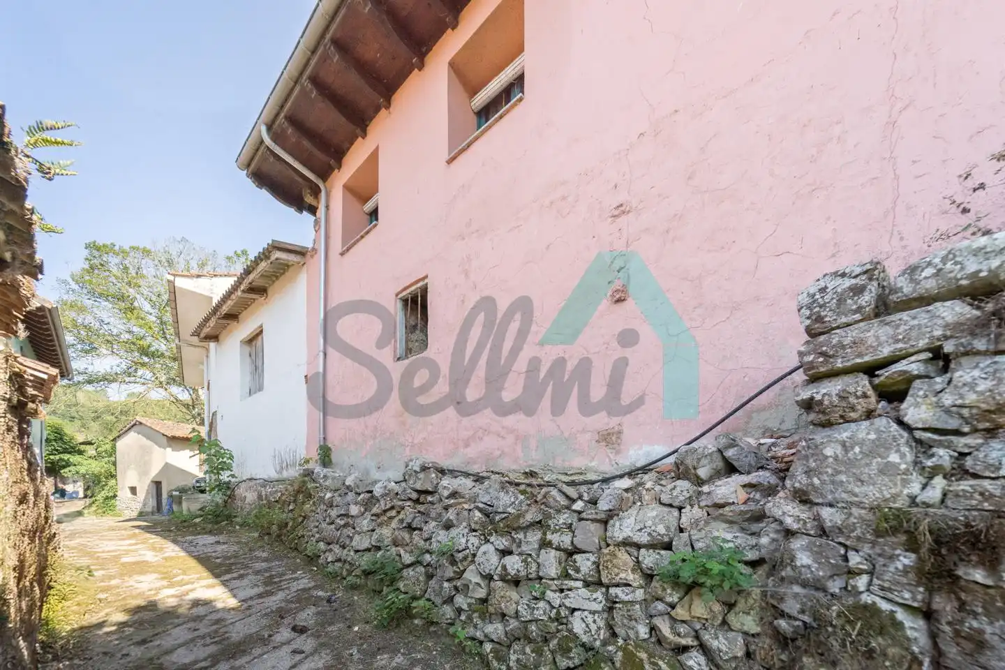 Exterior view of Houses for sale in Parres  with Heating, Private garden and Storage room