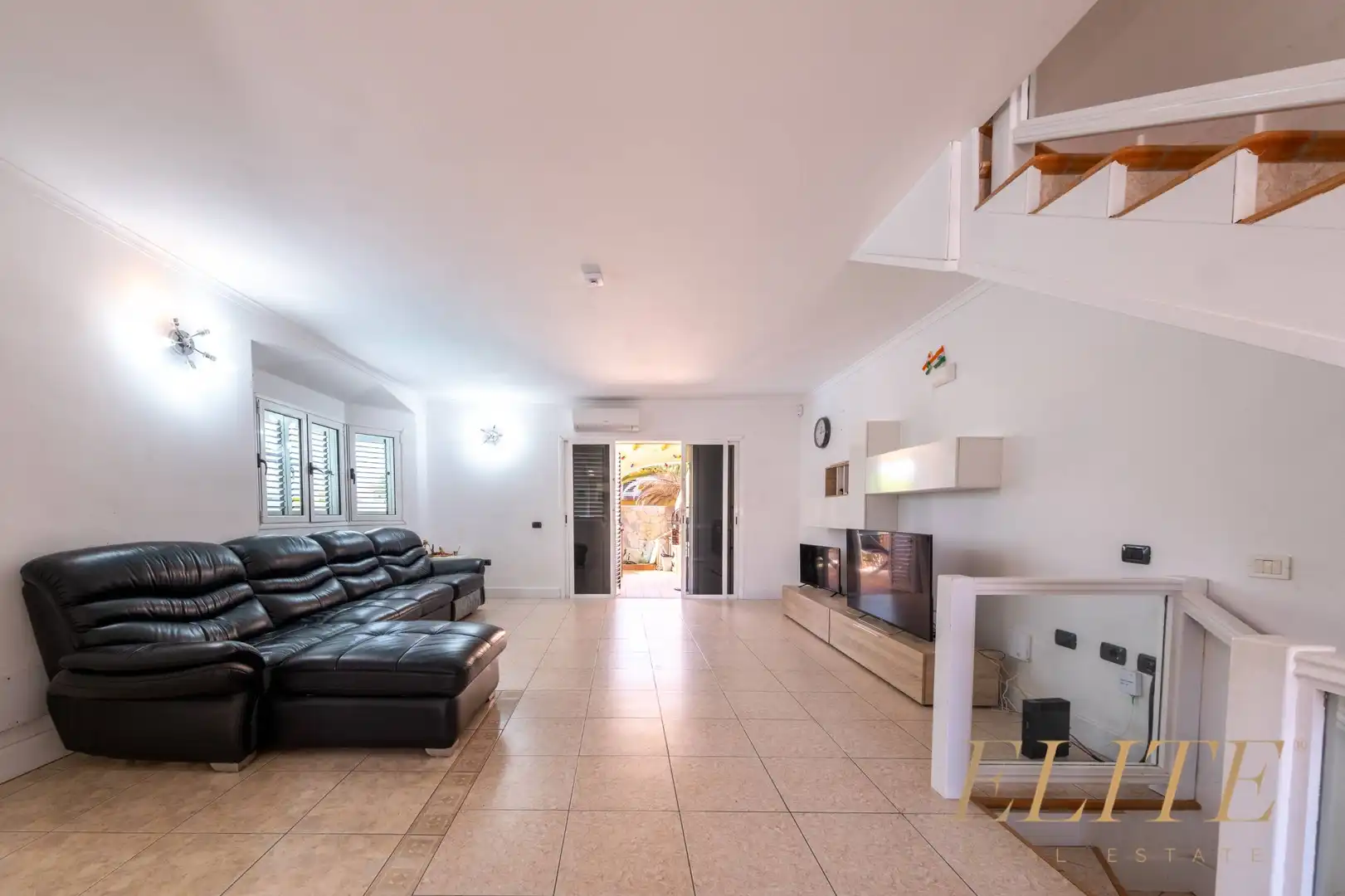 Sala d'estar de Casa adosada en venda en San Bartolomé de Tirajana amb Aire condicionat, Jardí privat i Terrassa