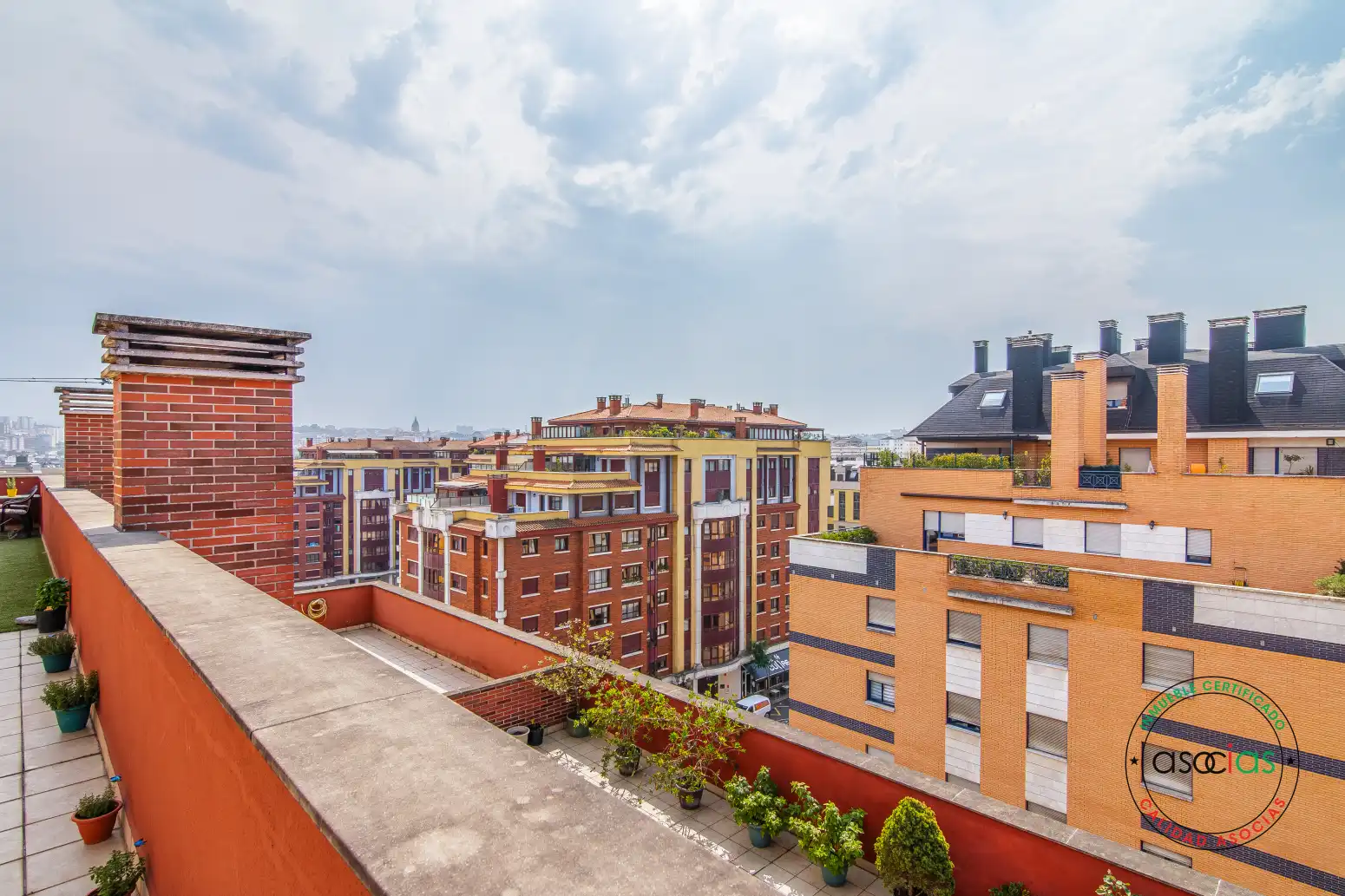 Terrassa de Àtic en venda en Oviedo  amb Calefacció, Jardí privat i Parquet