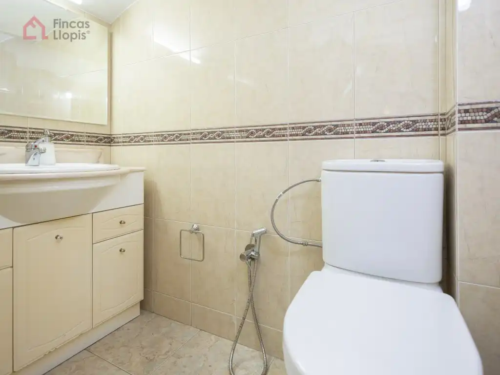 Bany de Local en venda en Barcelona