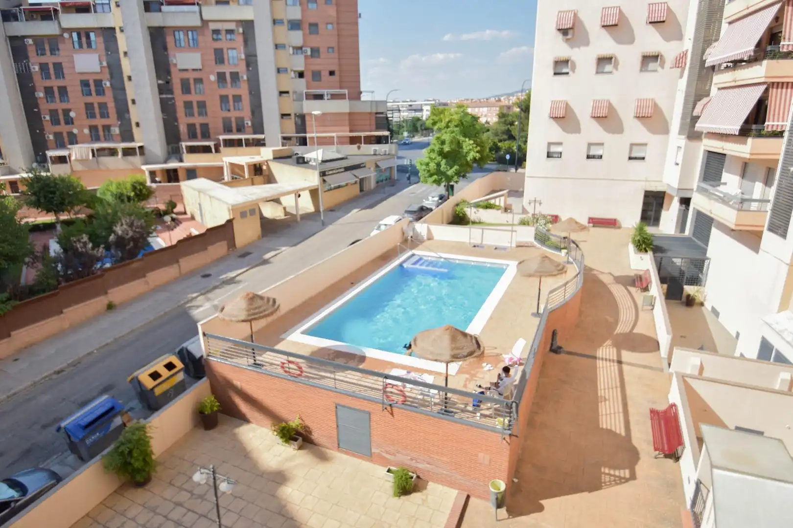 Piscina de Apartament en venda en Granada