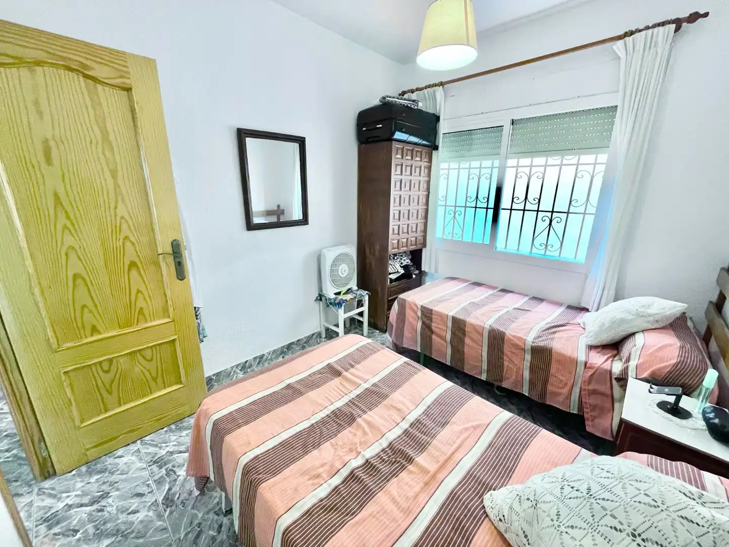Schlafzimmer von Erdgeschoss zur Miete in San Pedro del Pinatar mit Möbliert, Waschmaschine und Mikrowelle