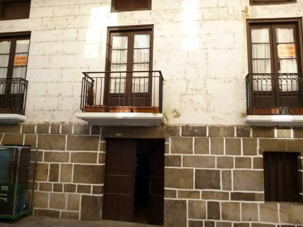 Vista exterior de Casa o xalet en venda en Areatza amb Terrassa i Moblat