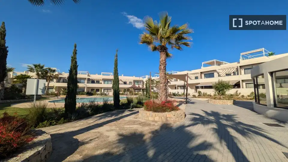 Vista exterior de Apartament per a compartir en Torrevieja amb Aire condicionat, Terrassa i Moblat