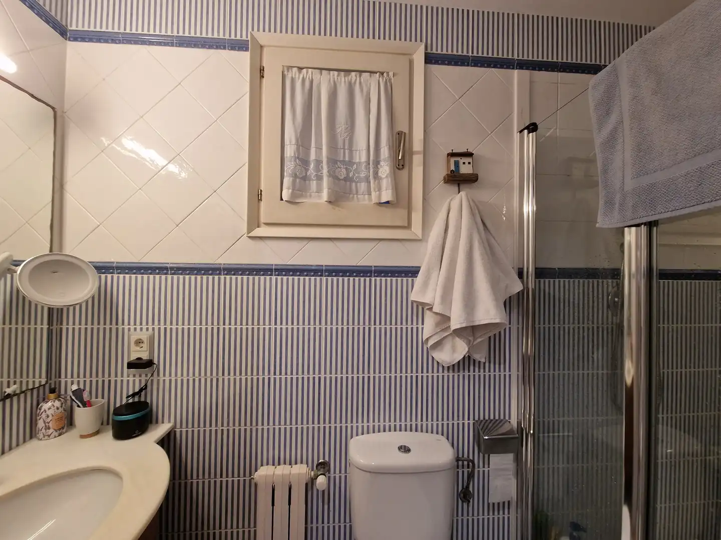 Bathroom of Flat for sale in Girona  with Air Conditioner, Heating and Terrace