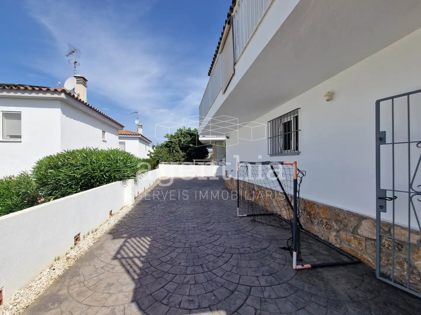 Vista exterior de Casa o xalet en venda en L'Escala amb Aire condicionat, Calefacció i Terrassa