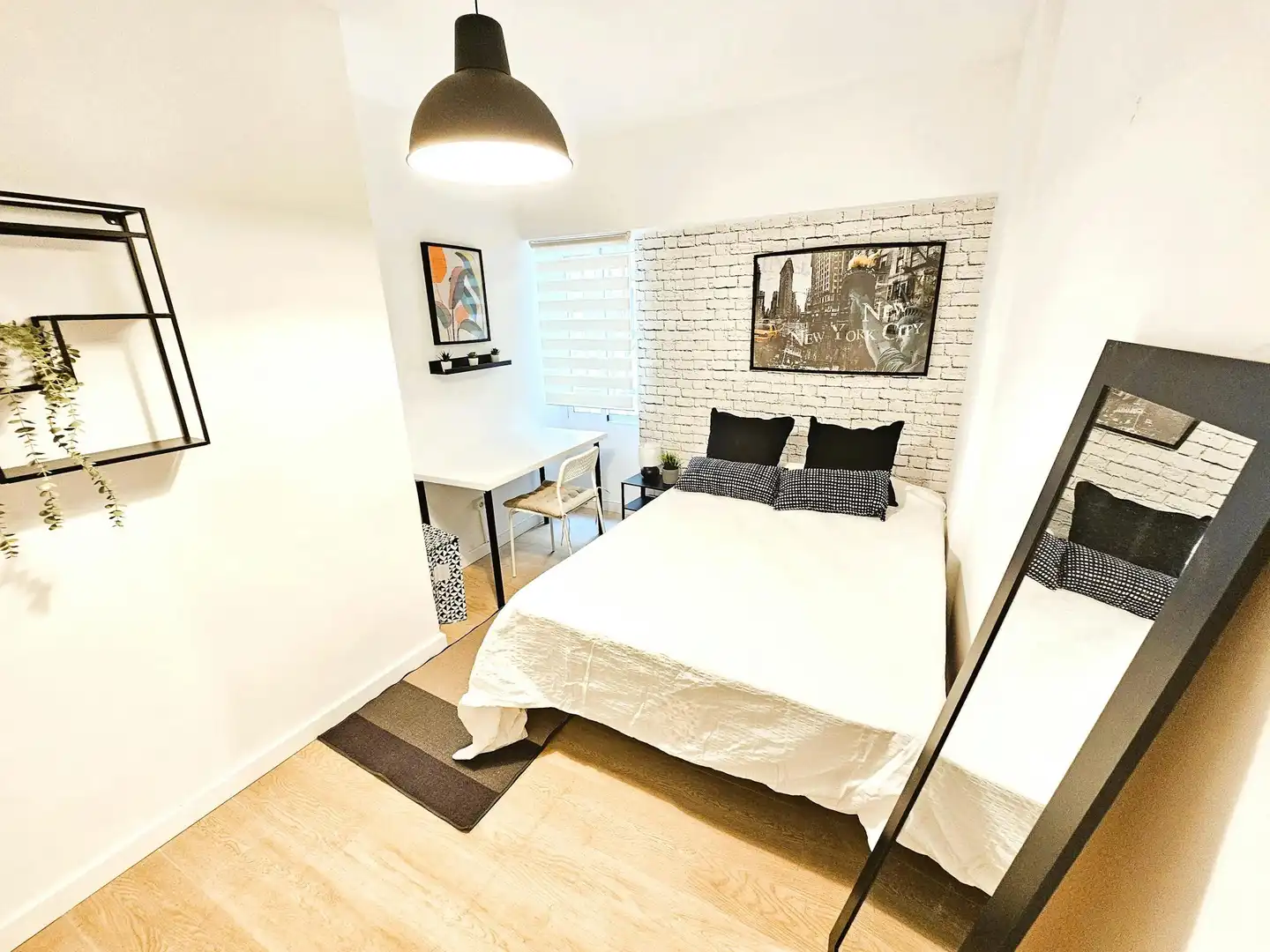 Bedroom of Flat for share in  Valencia Capital  with Heating and Washing machine