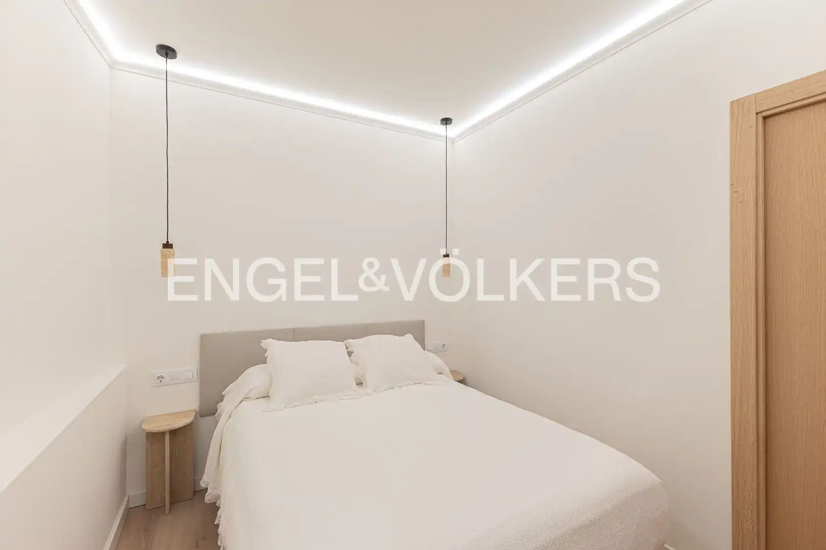 Bedroom of Flat for rent in Barcelona  with Air Conditioner, Heating and Parquet flooring