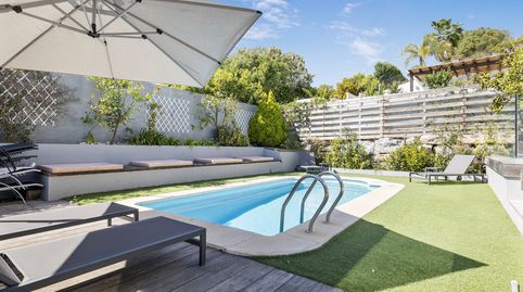 Elegante casa adosada de cinco dormitorios con piscina privada, interiores renovados, amplias terrazas y un entorno tranquilo cerc, imatge 4
