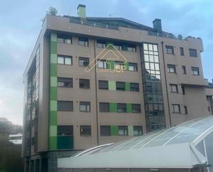 Vista exterior de Àtic de lloguer en Oviedo  amb Calefacció, Parquet i Traster