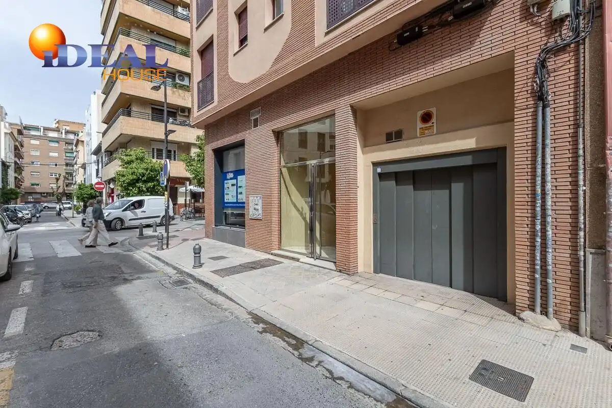 Aparcament en venda a Calle Azhuma