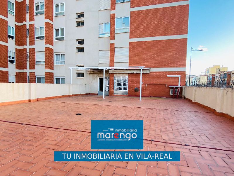 Vista exterior de Piso en venta en Castellón de la Plana / Castelló de la Plana con Terraza y Amueblado