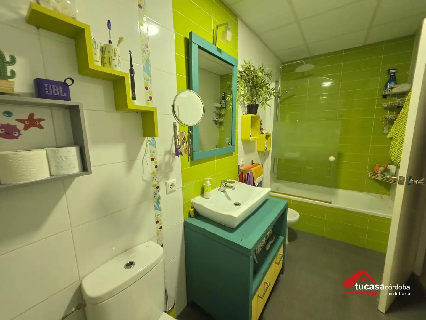 Bathroom of Flat for sale in Córdoba  with Air Conditioner, Terrace and Storage room