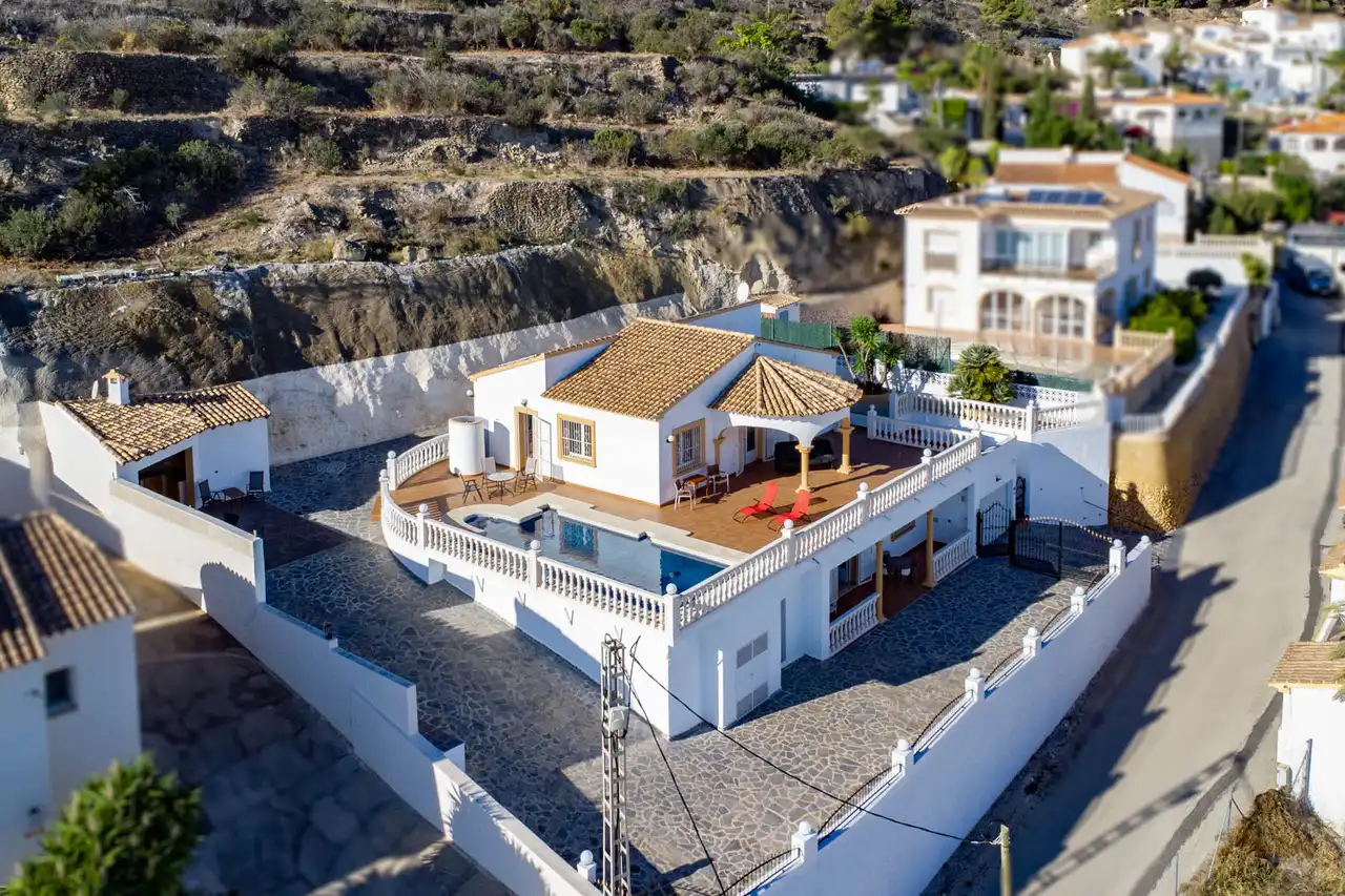 Vista exterior de Casa o chalet en venta en Calpe / Calp con Terraza y Trastero