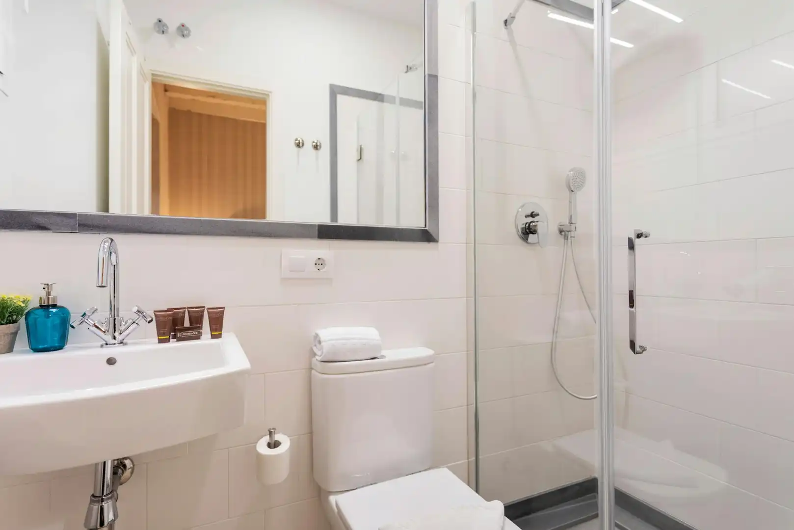 Baño de Piso de alquiler en Sevilla con Aire acondicionado, Calefacción y Lavadora