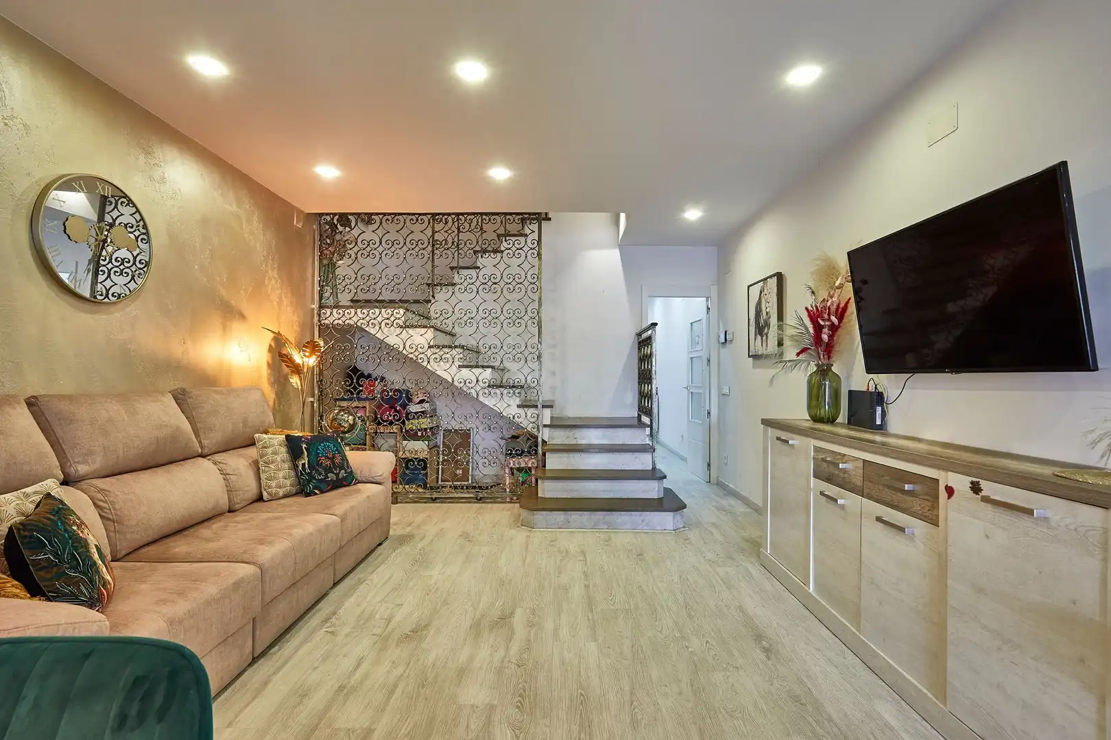 Sala de estar de Casa adosada en venta en Terrassa con Aire acondicionado, Calefacción y Parquet