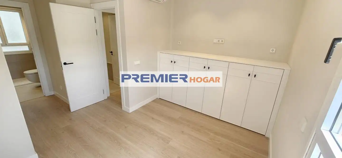Flat for sale in Madrid  with Air Conditioner, Heating and Terrace