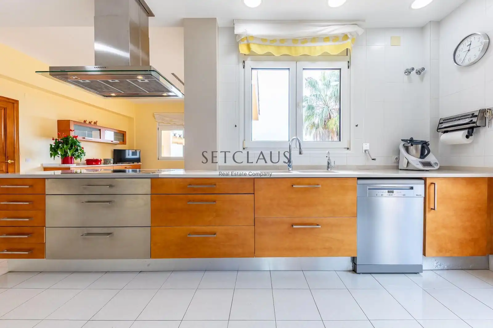 Cocina de Casa o chalet en venta en Badalona con Aire acondicionado, Calefacción y Jardín privado
