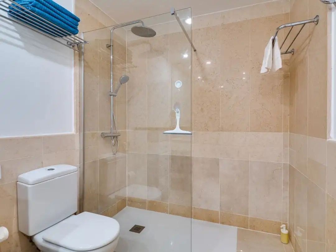 Bathroom of Flat for rent in Sotogrande  with Air Conditioner, Heating and Terrace