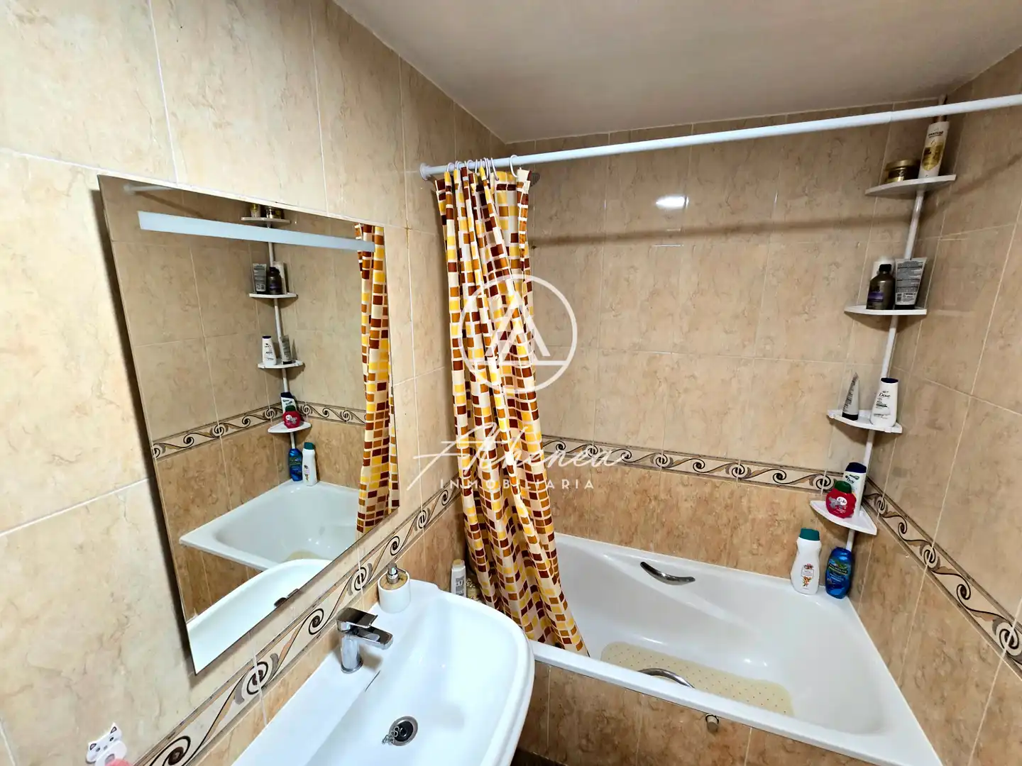 Baño de Piso en venta en Roquetas de Mar con Terraza, Amueblado y Horno