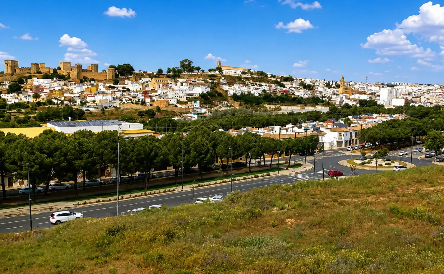 Vista exterior de Casa o xalet en venda en Alcalá de Guadaira amb Aire condicionat i Terrassa