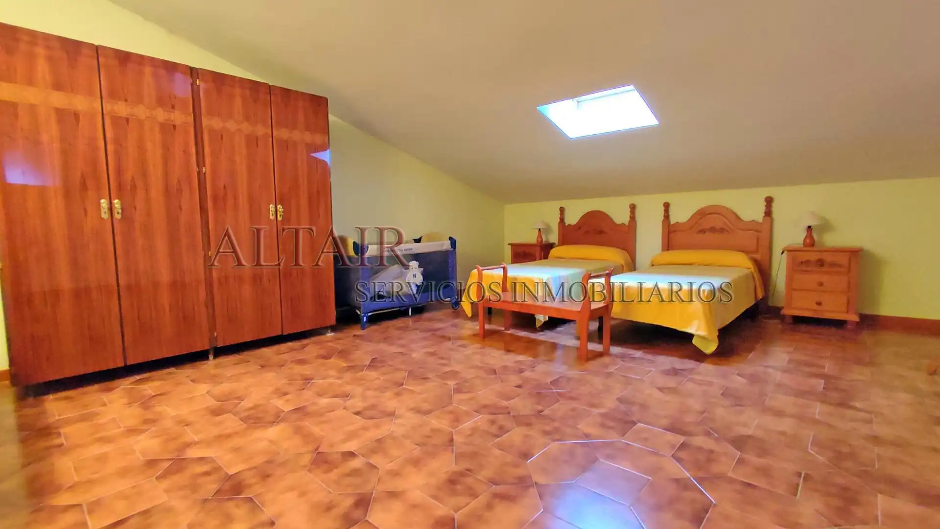 Habitación de Ático en venta en Navaluenga con Aire acondicionado, Calefacción y Terraza