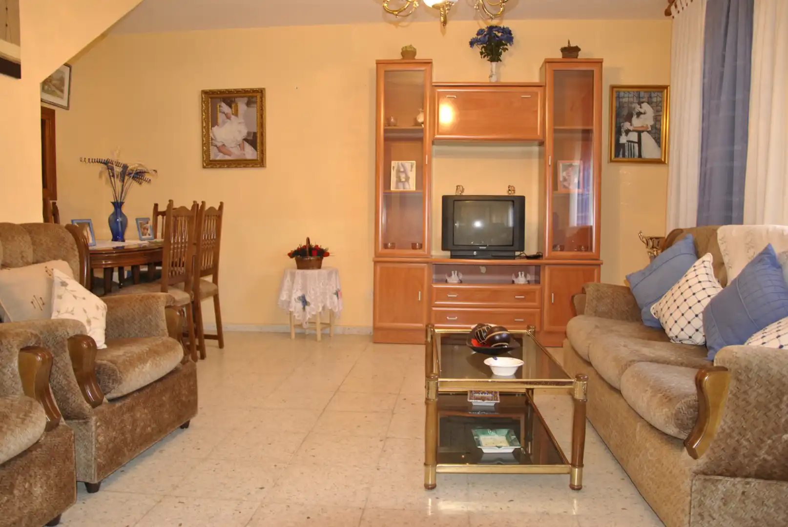 Sala de estar de Casa adosada en venta en Alagón del Río con Aire acondicionado, Calefacción y Jardín privado