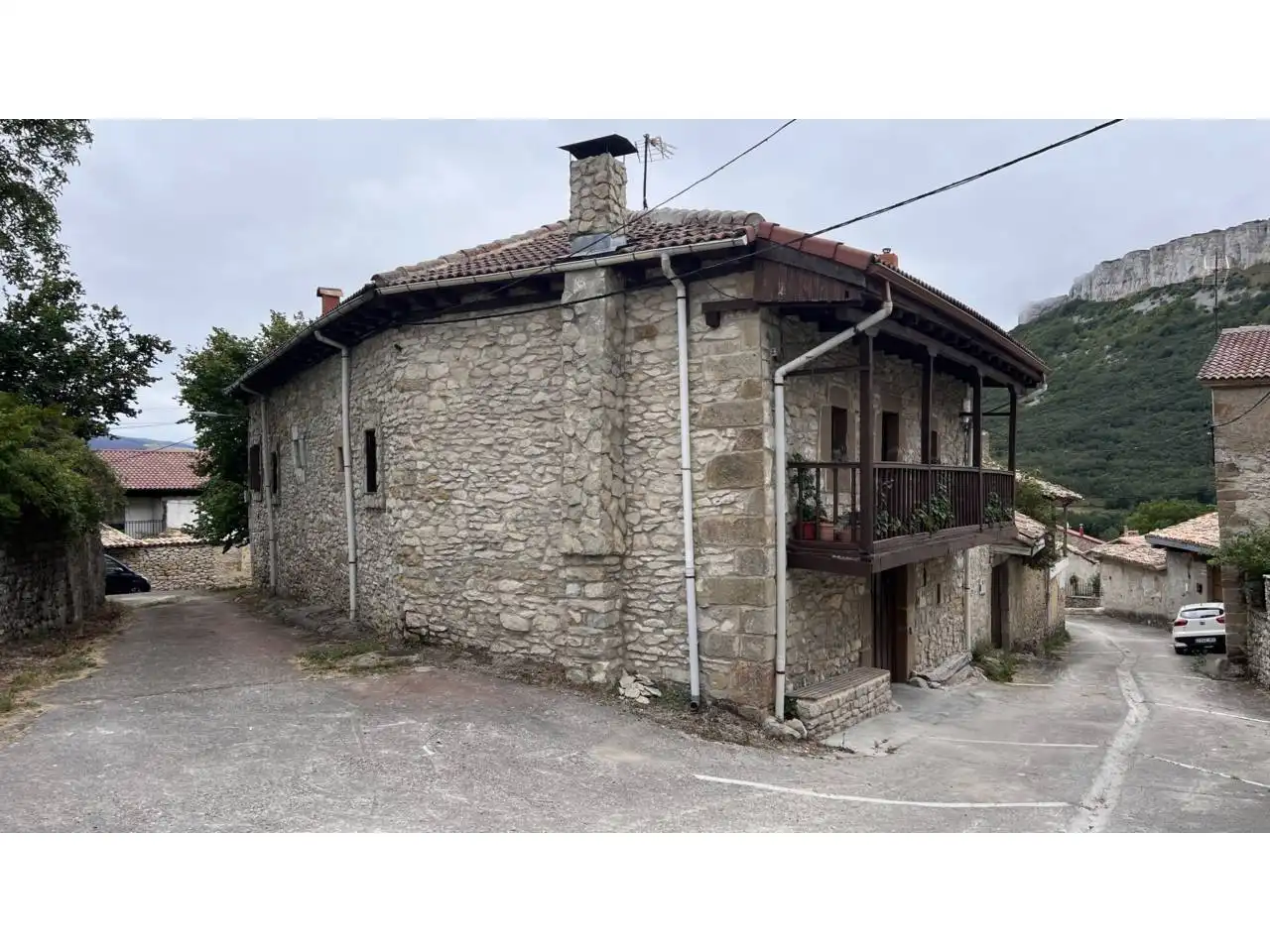 Exterior view of Detached homes for sale in Merindad de Sotoscueva  with Private garden, Terrace and Furnished