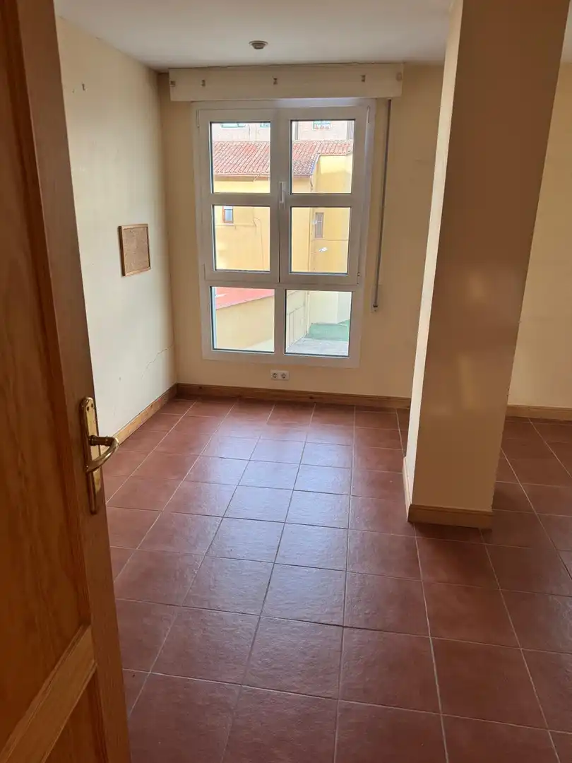 Dormitori de Local en venda en Torrelavega 
