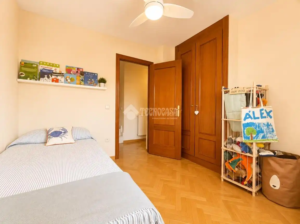 Habitación de Casa adosada en venta en Alcalá de Henares con Aire acondicionado, Calefacción y Parquet