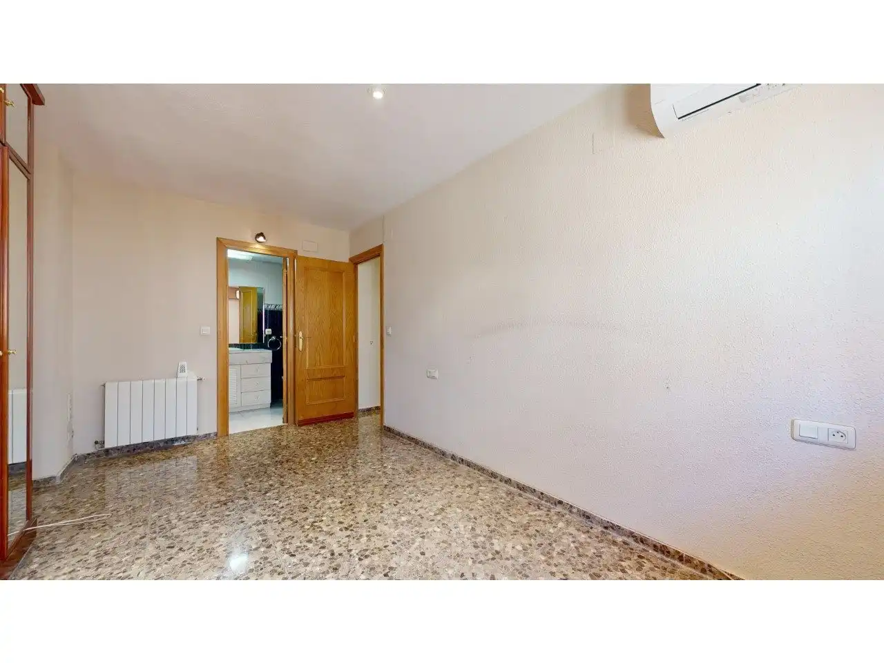 Habitación de Piso en venta en Valencia con Aire acondicionado, Calefacción y Jardín privado