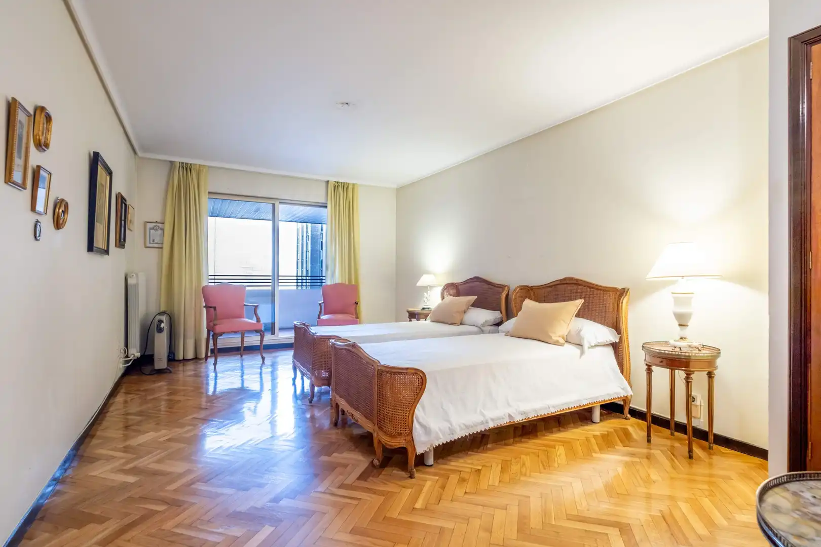 Habitación de Piso en venta en Zaragoza con Calefacción, Terraza y Balcón