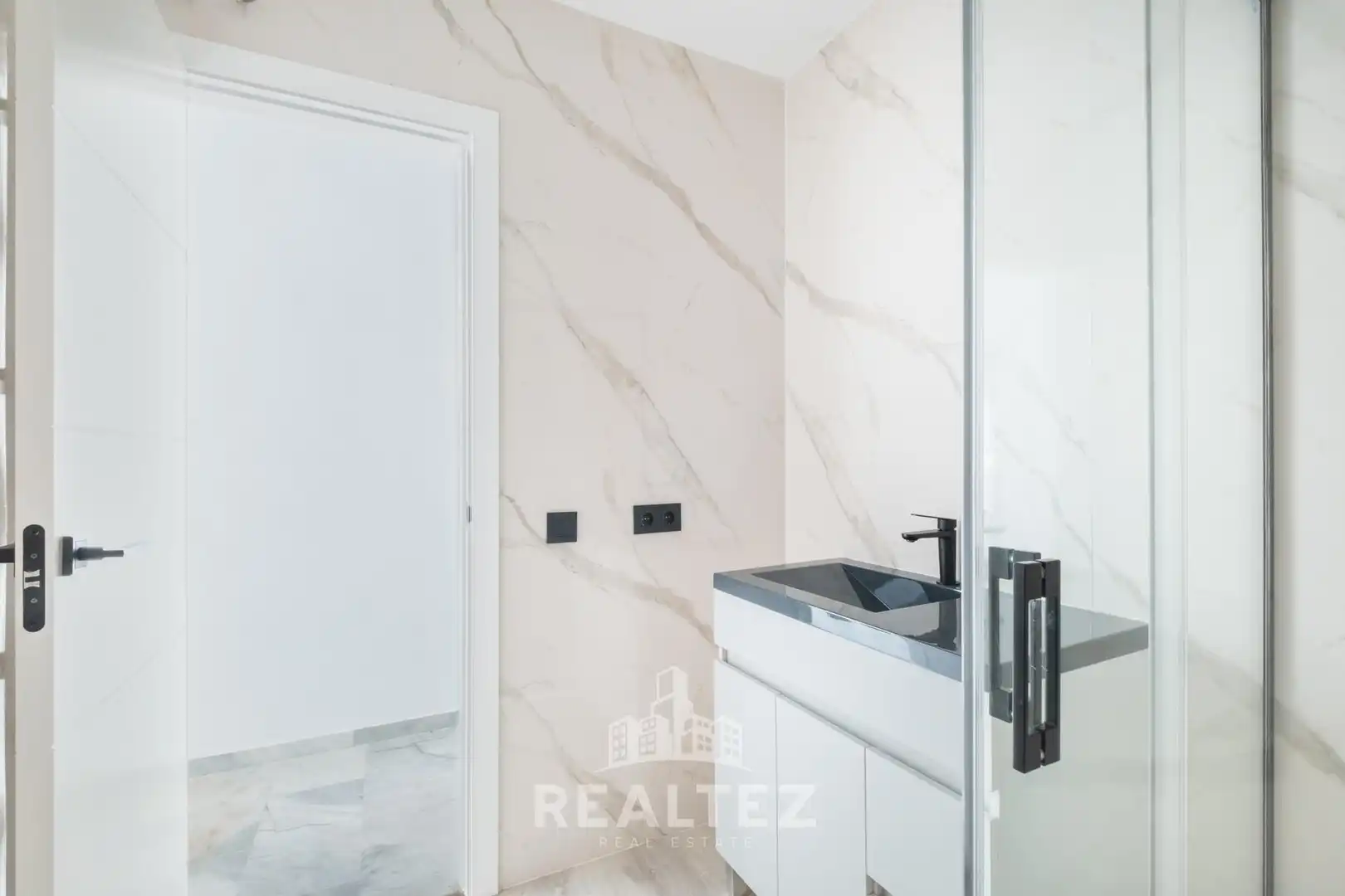Baño de Piso en venta en Arcos de la Frontera con Terraza y Piscina comunitaria
