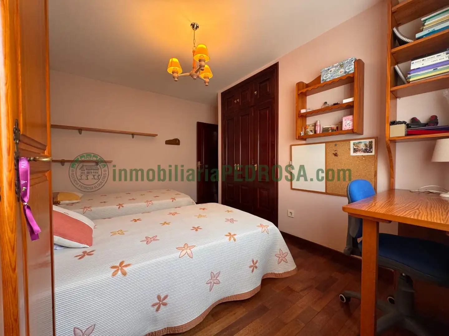 Habitación de Piso en venta en Pontevedra Capital  con Calefacción, Terraza y Trastero