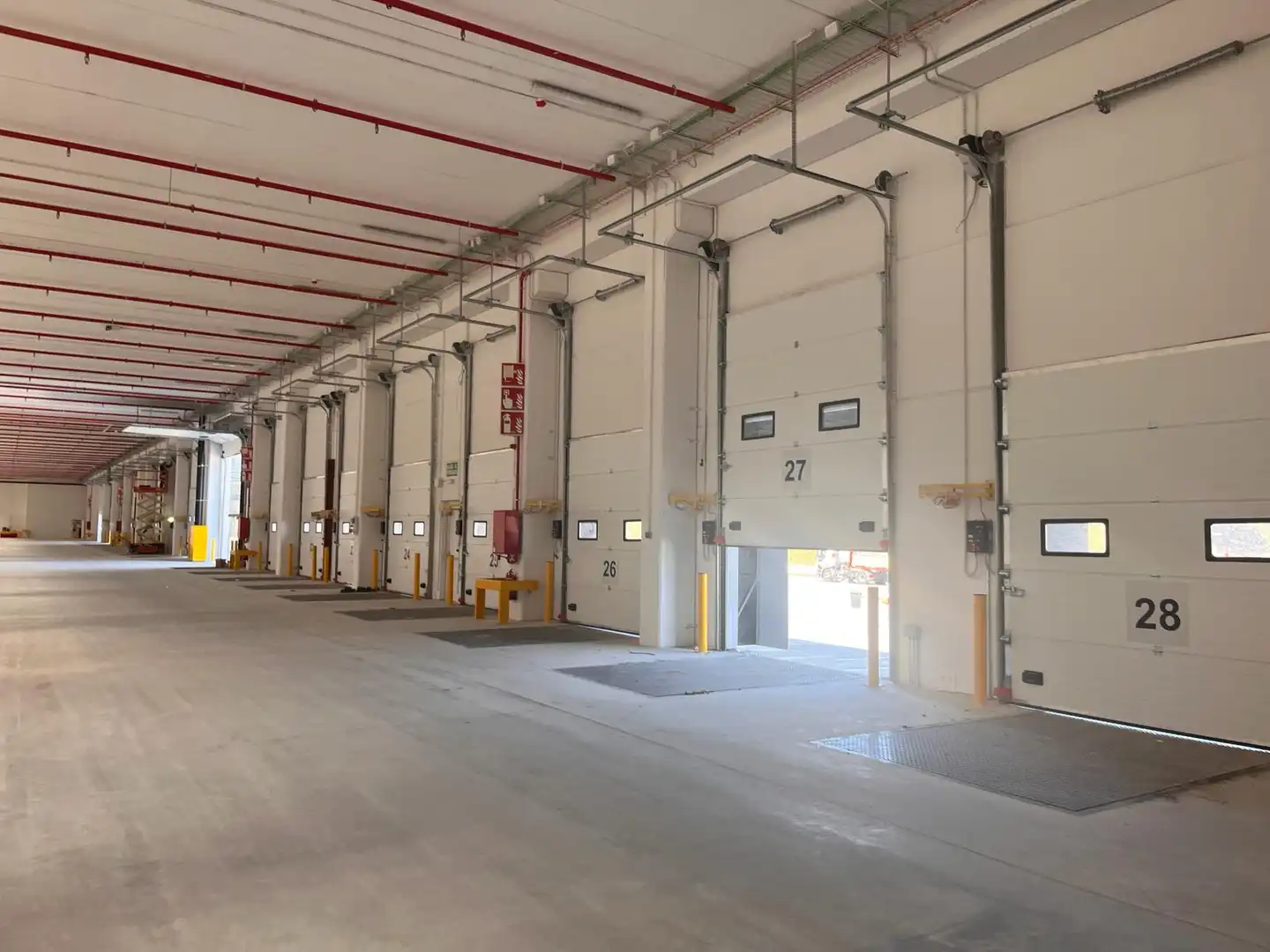Nave industrielle avec ascenseur à louer à Eixample Sud - La Barceloneta