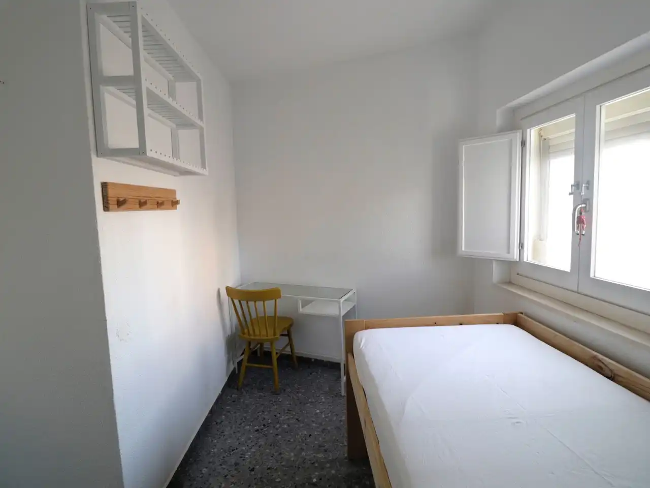 Schlafzimmer von Wohnung zur Miete in  Cádiz Capital mit Klimaanlage und Balkon
