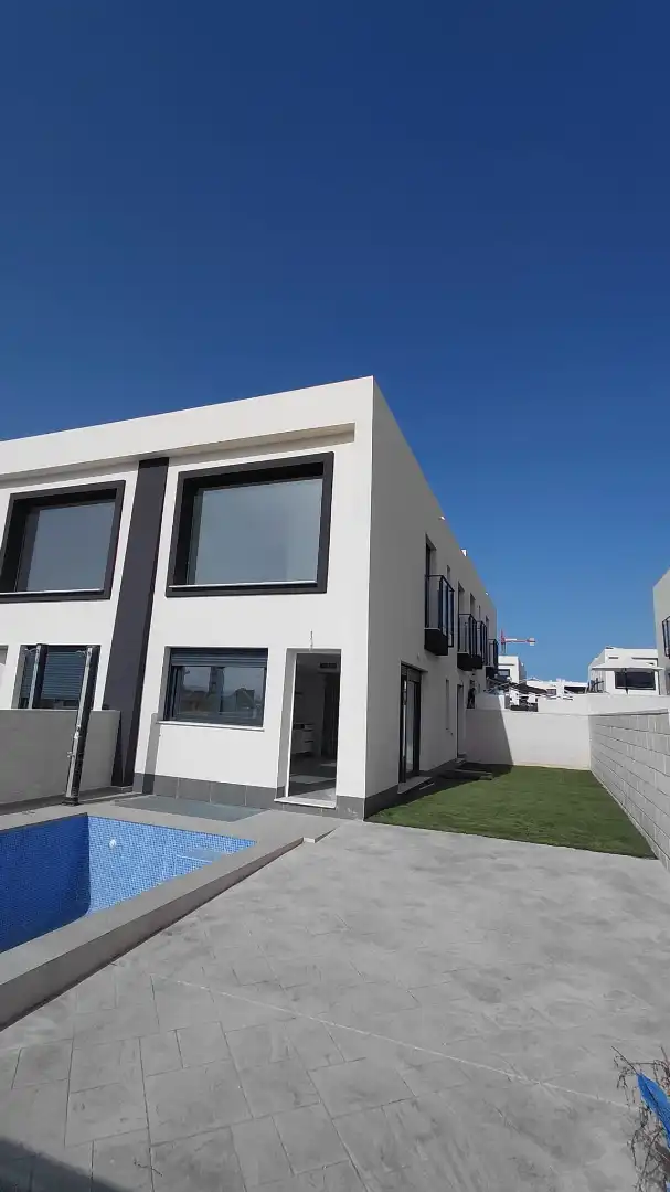 Casa bifamiliare con terrazza in vendita a Carrer de Xipre, imagen 2