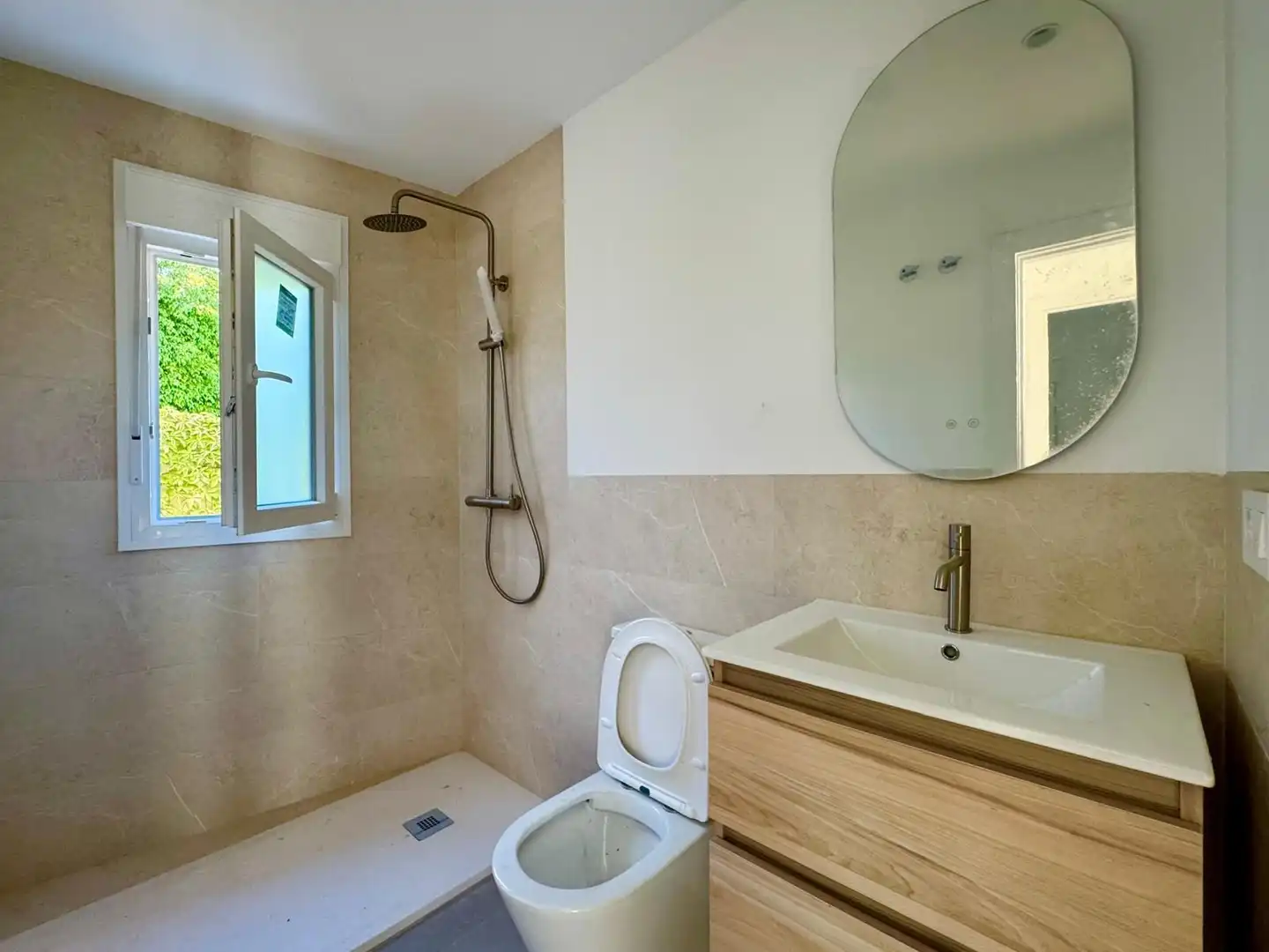 Badezimmer von Maisonette zum Verkauf in Torremolinos mit Klimaanlage, Terrasse und Abstellraum