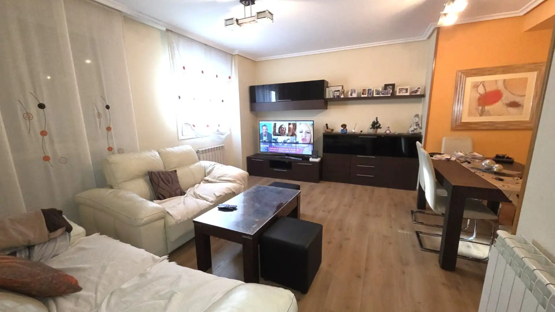 Sala d'estar de Pis en venda en Burgos Capital amb Calefacció i Traster