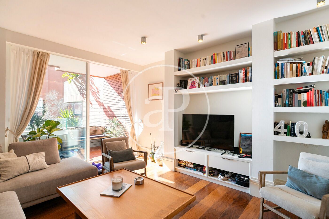 Sala d'estar de Pis en venda en  Barcelona Capital amb Aire condicionat, Calefacció i Jardí privat