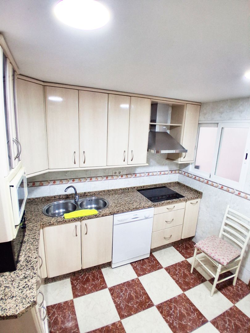 Kitchen of Flat to rent in  Granada Capital  with Heating, Furnished and Oven
