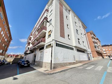 Locale commerciale in vendita a Calle Santa Clara