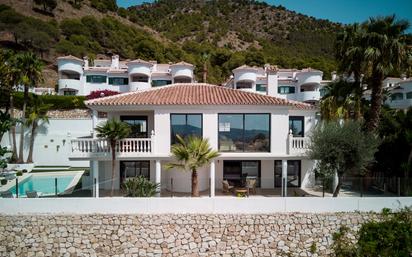 Vista exterior de Casa o xalet en venda en Mijas amb Aire condicionat, Jardí privat i Terrassa