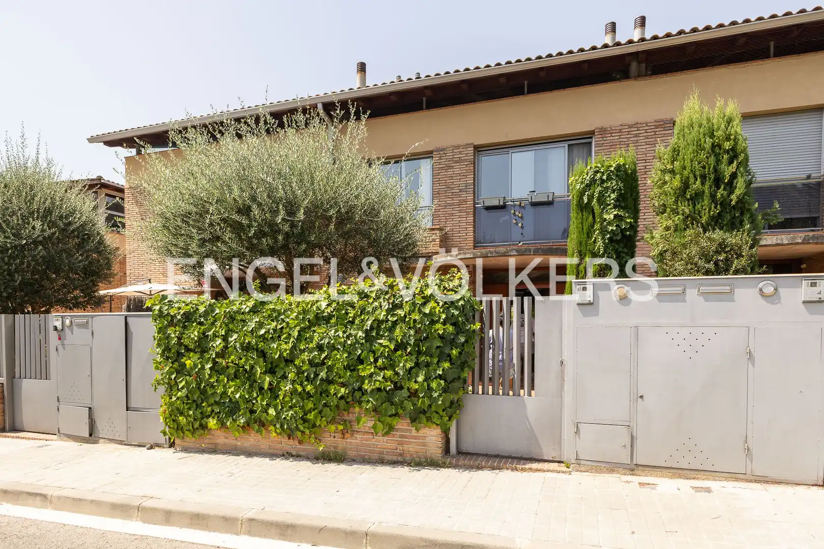 Vista exterior de Casa adosada en venta en Cabrils con Calefacción, Jardín privado y Terraza