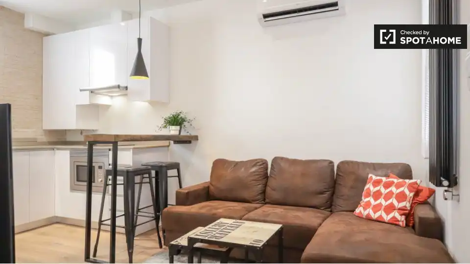 Living room of Flat for rent in Madrid  with Air Conditioner, Heating and Furnished