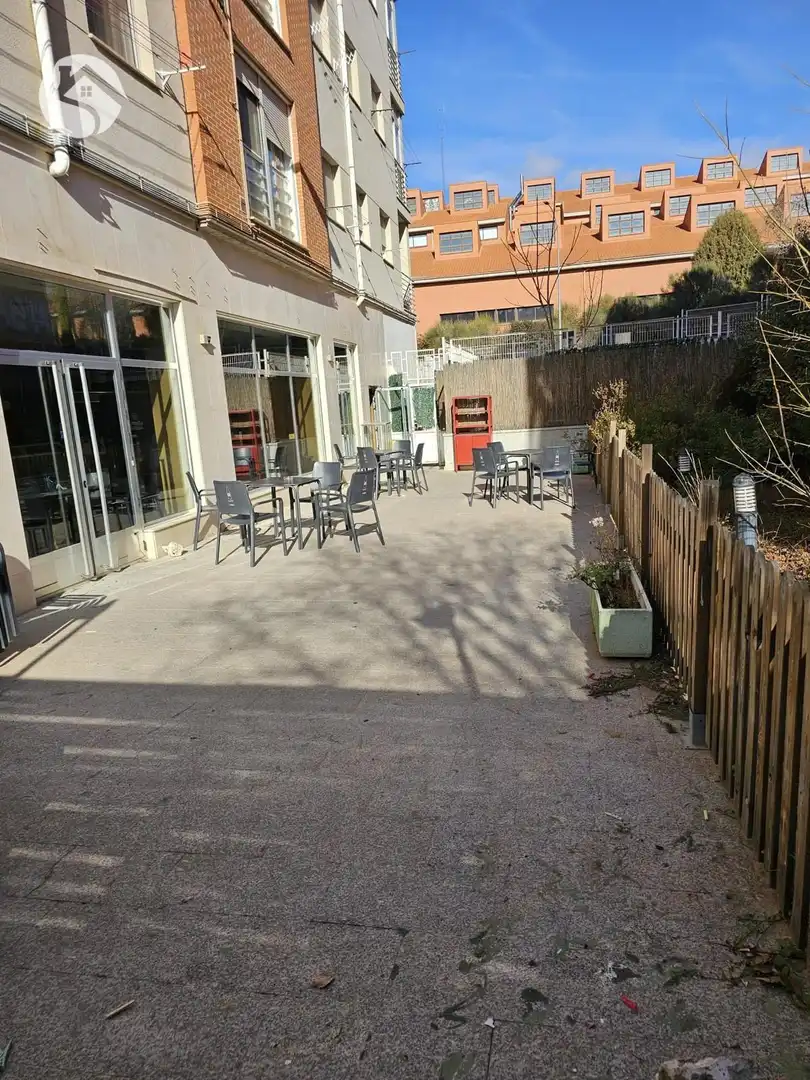 Terrasse von Geschaftsraum zur Miete in Cuenca mit Klimaanlage