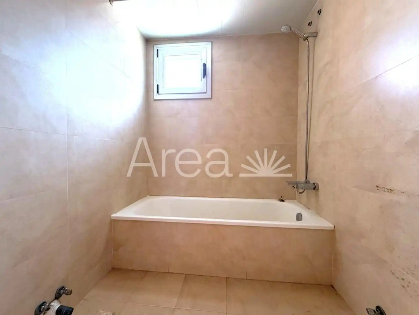 Baño de Piso en venta en Mataró con Jardín privado, Balcón y Piscina comunitaria