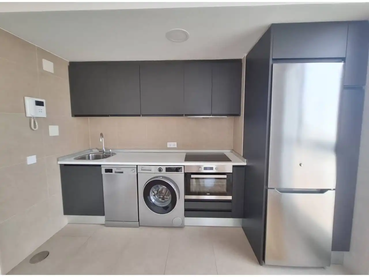 Cocina de Piso de alquiler en Madrid con Calefacción, Parquet y Alarma