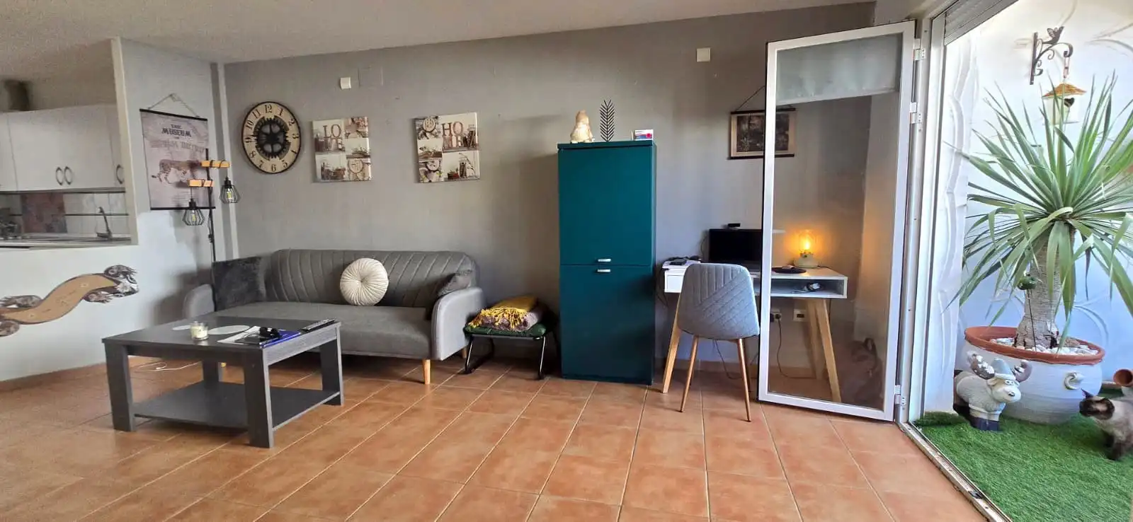 Sala d'estar de Casa adosada en venda en La Nucia amb Terrassa, Traster i Moblat