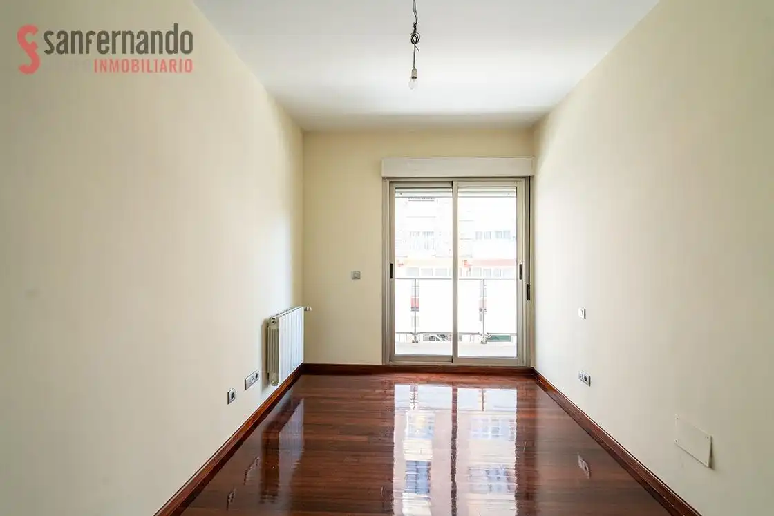 Habitación de Piso en venta en Torrelavega  con Terraza y Balcón
